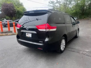 Toyota Sienna 2011