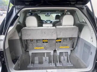Toyota Sienna 2011