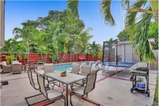 Propiedad de alquiler con 4 dormitorios y 2 baños en Hallandale Beach