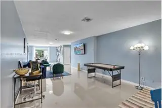 Propiedad de alquiler con 4 dormitorios y 2 baños en Hallandale Beach