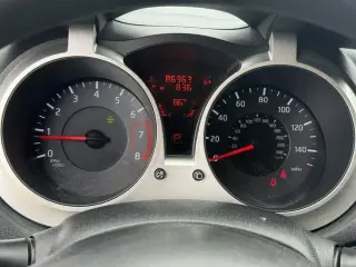 Nissan Juke 2014 5p Wgn CVT S tracción en todas las ruedas