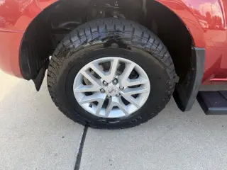 Nissan Frontier 4WD Cabina de Tripulantes Larga Automático SV 2016