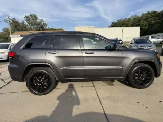 Jeep Grand Cherokee Laredo 4WD 2018