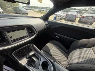 Dodge Challenger SXT 2022 con tracción en todas las ruedas