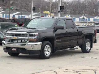 Chevrolet Silverado 1500 4WD Doble Cab 143.5" LT con 1LT de 2018