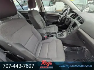 2017 Volkswagen Golf TSI S