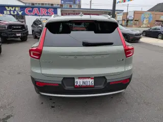 2024 Volvo XC40 B5 Plus Bright Theme