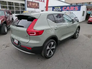 2024 Volvo XC40 B5 Plus Bright Theme