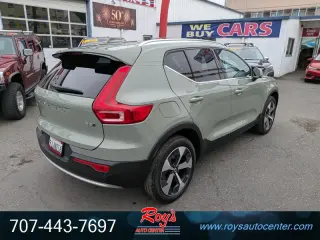 2024 Volvo XC40 B5 Plus Bright Theme