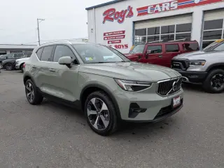 2024 Volvo XC40 B5 Plus Bright Theme