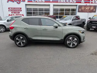 2024 Volvo XC40 B5 Plus Bright Theme