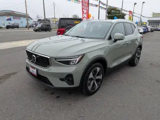 2024 Volvo XC40 B5 Plus Bright Theme