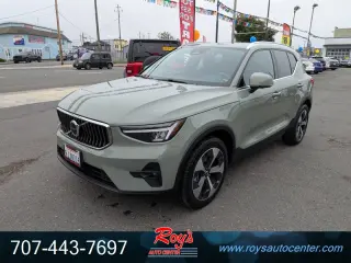 2024 Volvo XC40 B5 Plus Bright Theme