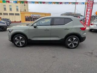 2024 Volvo XC40 B5 Plus Bright Theme