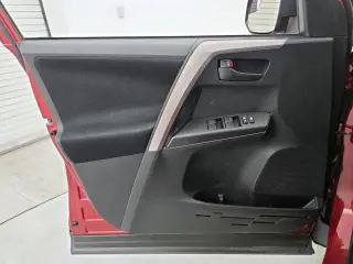 Toyota RAV4 2018 LE 4dr SUV