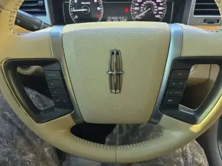 Lincoln MKS 2009