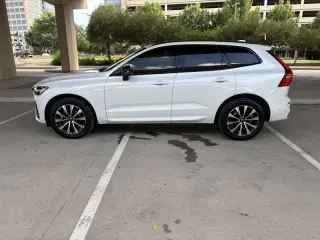 2024 Volvo XC60 B5 Plus Dark Theme