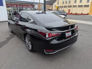 2021 Lexus ES300h