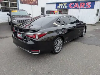 2021 Lexus ES300h