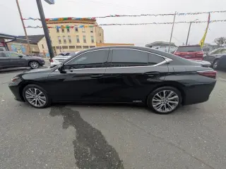 2021 Lexus ES300h