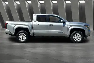 Toyota Tacoma 2024 4x4 SR5 4dr Double Cab 5.0 ft SB