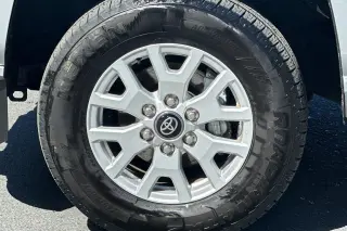 Toyota Tacoma 2024 4x4 SR5 4dr Double Cab 5.0 ft SB