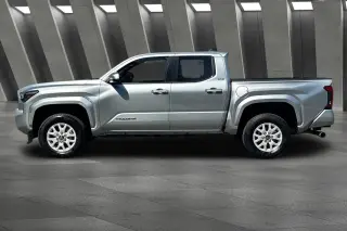Toyota Tacoma 2024 4x4 SR5 4dr Double Cab 5.0 ft SB