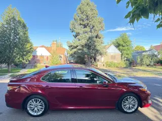 2020 Toyota Camry XLE Hybrid