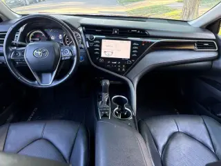 2020 Toyota Camry XLE Hybrid