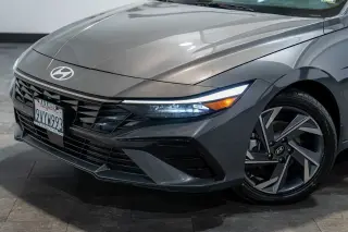 2025 Hyundai Elantra Hybrid
