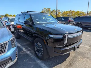 2025 Rivian R1S