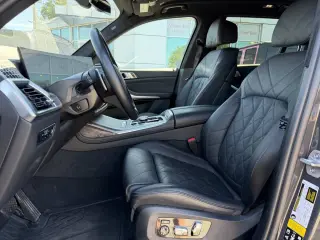 2023 BMW X7