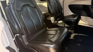 2020 CHRYSLER VOYAGER