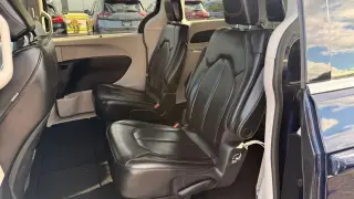 2020 CHRYSLER VOYAGER