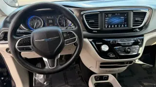 2020 CHRYSLER VOYAGER