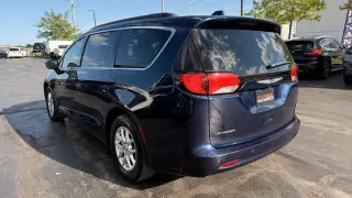 2020 CHRYSLER VOYAGER