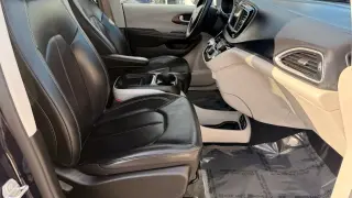 2020 CHRYSLER VOYAGER