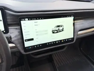 2022 Rivian R1S