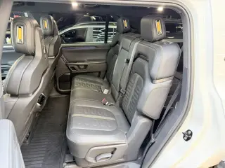 2022 Rivian R1S
