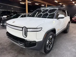 2022 Rivian R1S