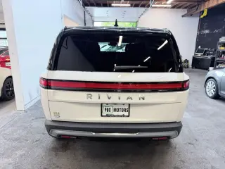 2022 Rivian R1S