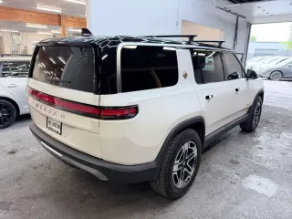 2022 Rivian R1S