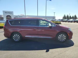 2023 Chrysler Pacifica Hybrid