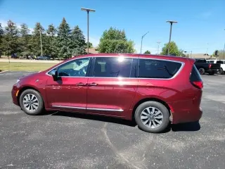 2023 Chrysler Pacifica Hybrid