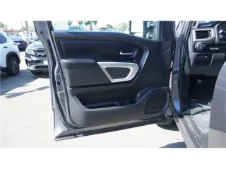 2017 Nissan Titan