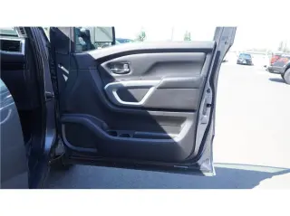 2017 Nissan Titan
