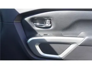 2017 Nissan Titan