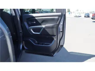 2017 Nissan Titan