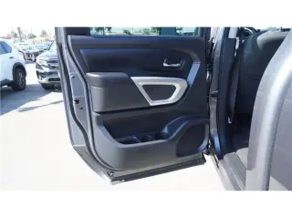 2017 Nissan Titan
