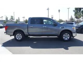 2017 Nissan Titan